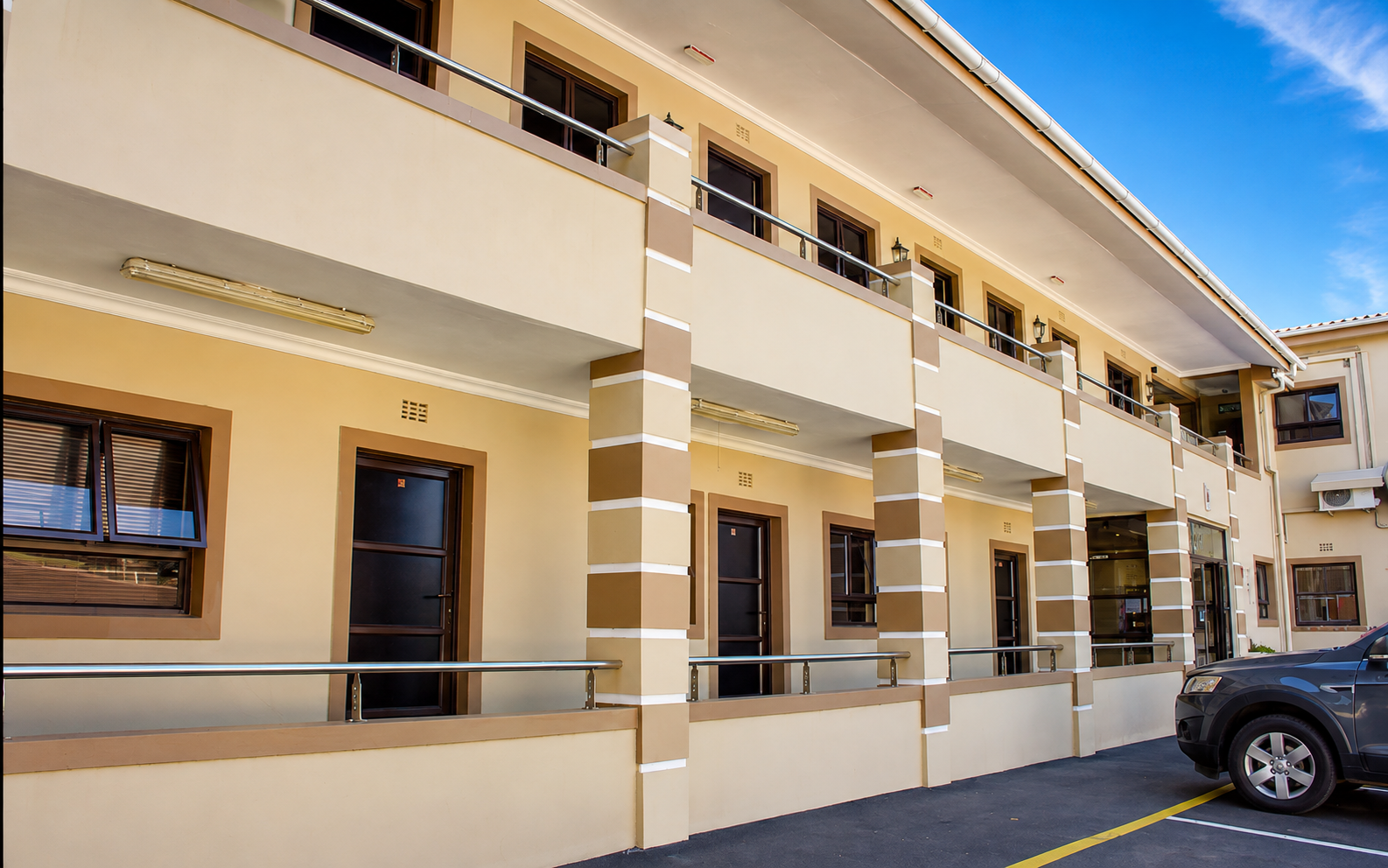 Oaklands Guest Lodge exterior